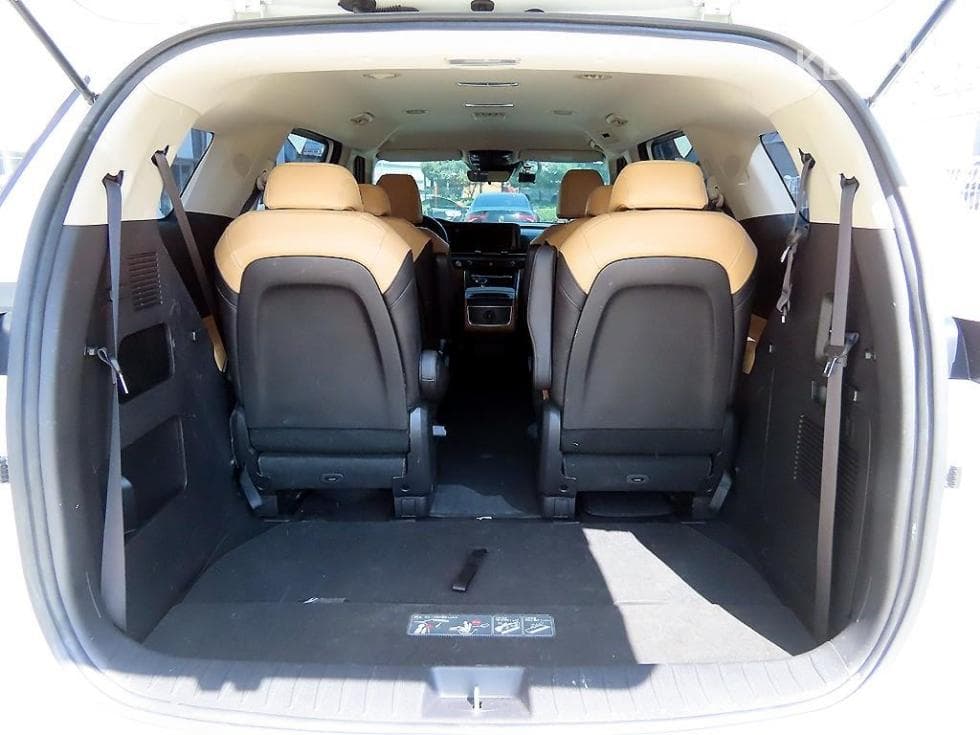Kia Carnival 4th generationD2.2 9-seater Prestige - 17