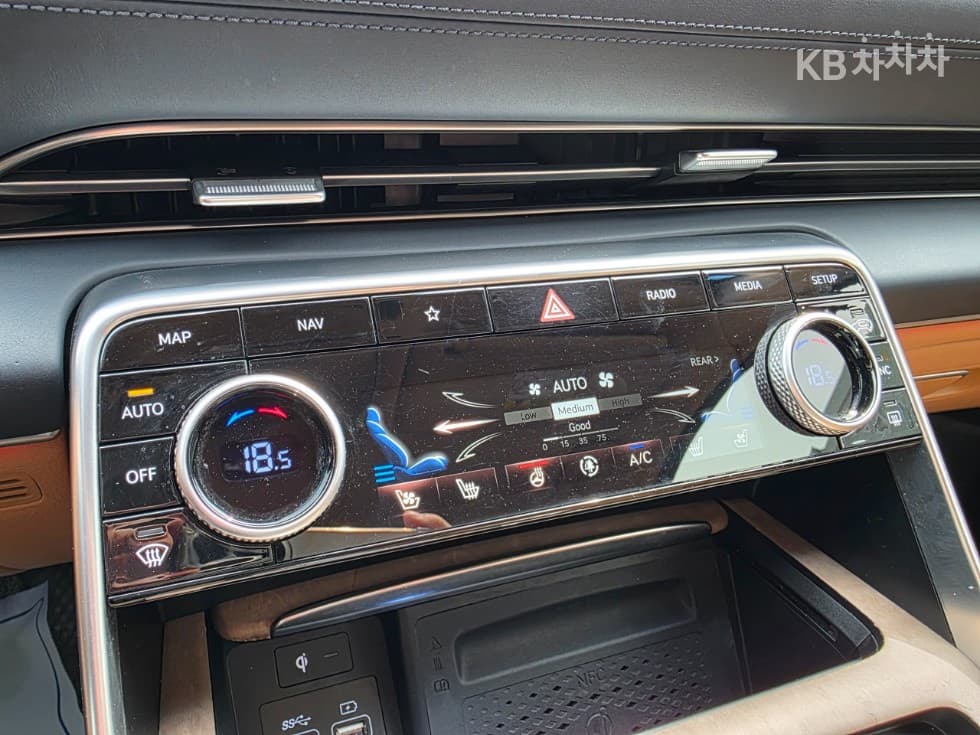 Genesis GV802.5 Turbo Gasoline AWD - 13