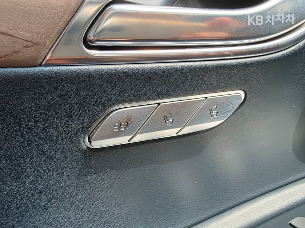 Genesis GV802.5 Turbo Gasoline AWD - 17