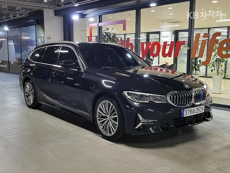 BMW 3 Series (G20) 320i Touring Luxury Line - Image 1