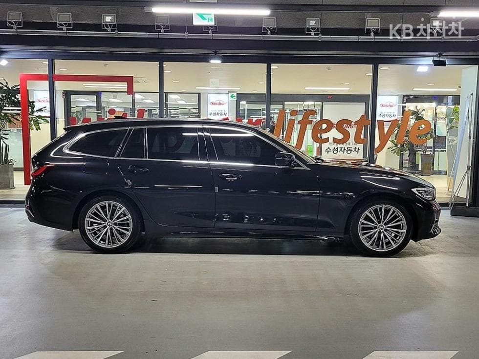 BMW 3 Series (G20)320i Touring Luxury Line - 3
