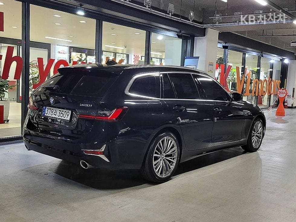BMW 3 Series (G20)320i Touring Luxury Line - 4