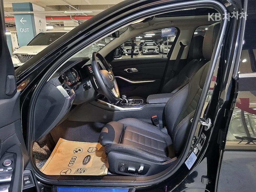 BMW 3 Series (G20)320i Touring Luxury Line - 7