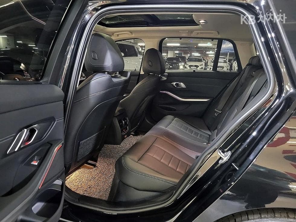 BMW 3 Series (G20)320i Touring Luxury Line - 8