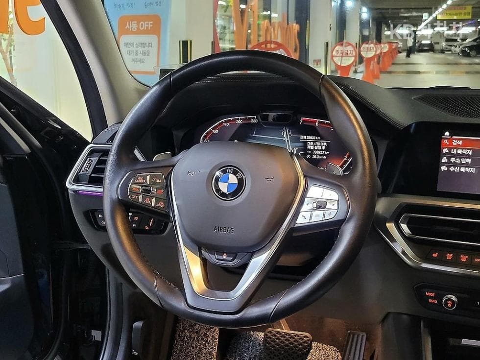 BMW 3 Series (G20)320i Touring Luxury Line - 9