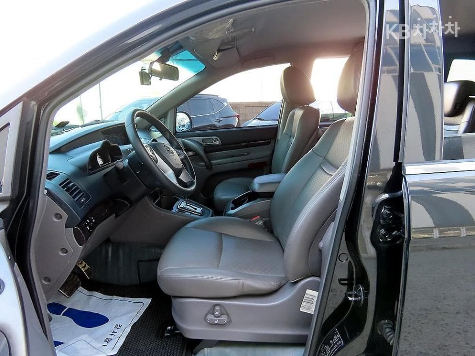 KG Mobility 코란도 투리스모9-seater 4WD TX - 5