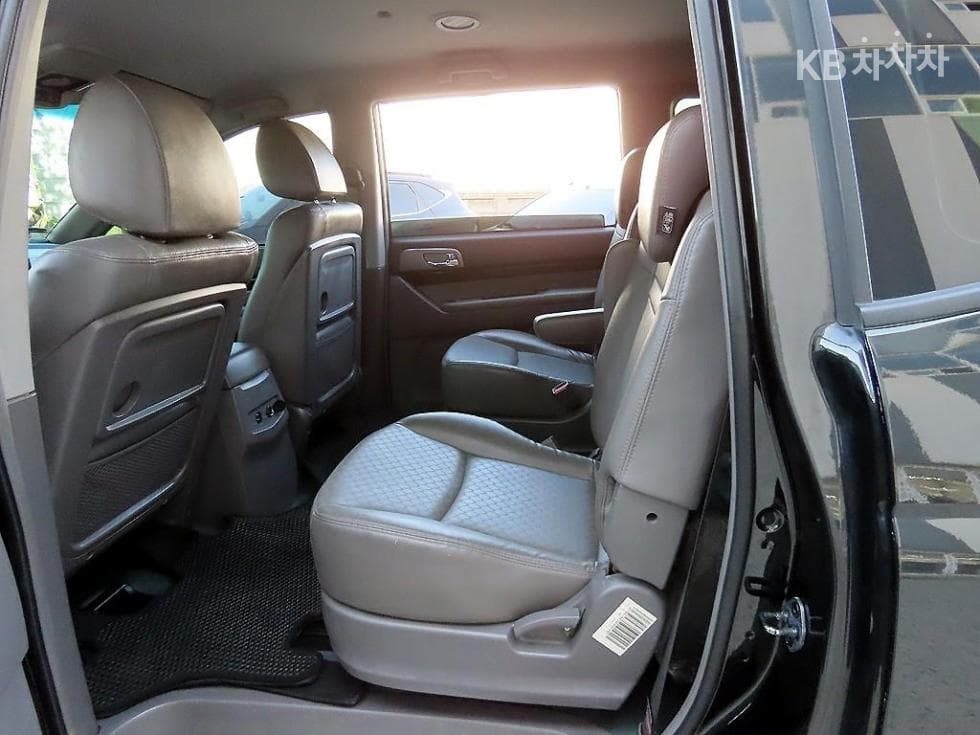 KG Mobility 코란도 투리스모9-seater 4WD TX - 6