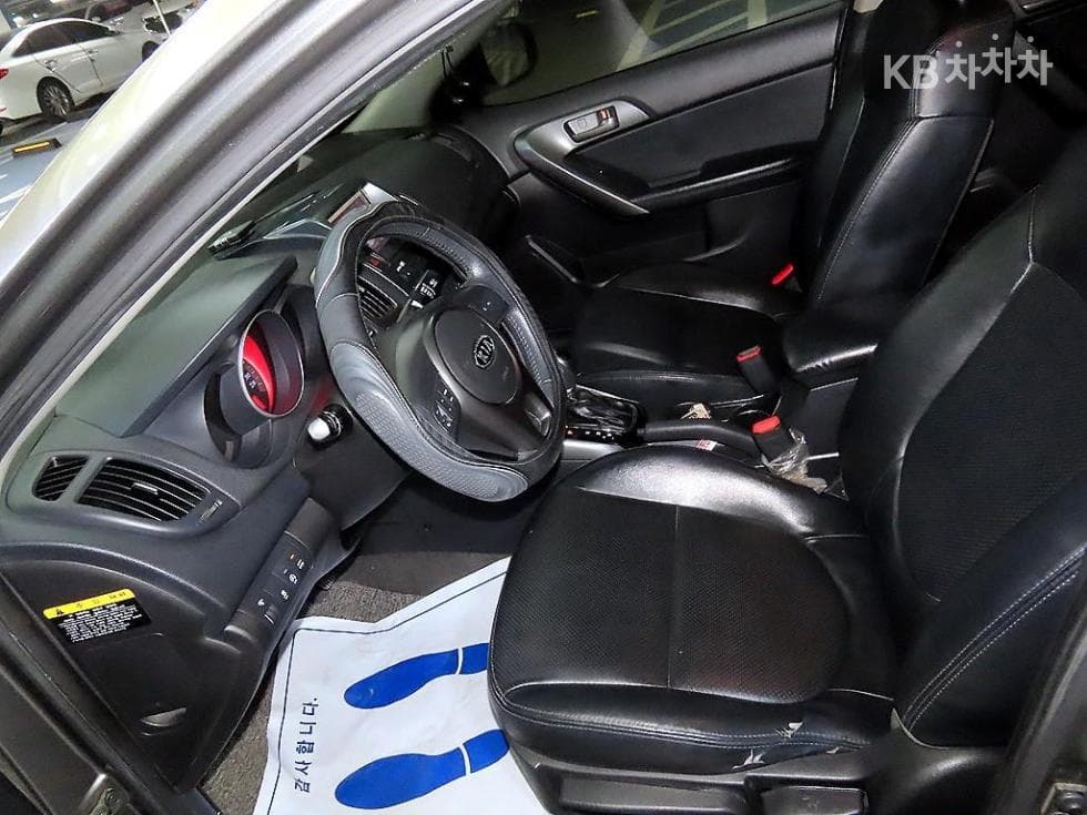 Kia Forte1.6 GDI Luxury Eco (economy trim)Plus - 6
