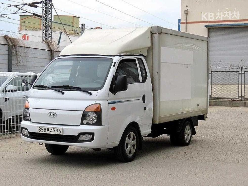 Hyundai Porter 2Extra Long Super Cab CRDi DLX Standard - 2