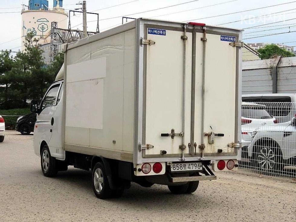 Hyundai Porter 2Extra Long Super Cab CRDi DLX Standard - 3