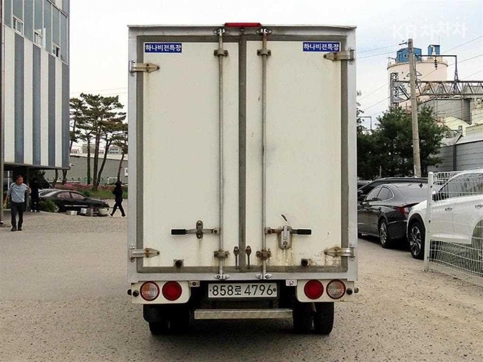 Hyundai Porter 2Extra Long Super Cab CRDi DLX Standard - 4