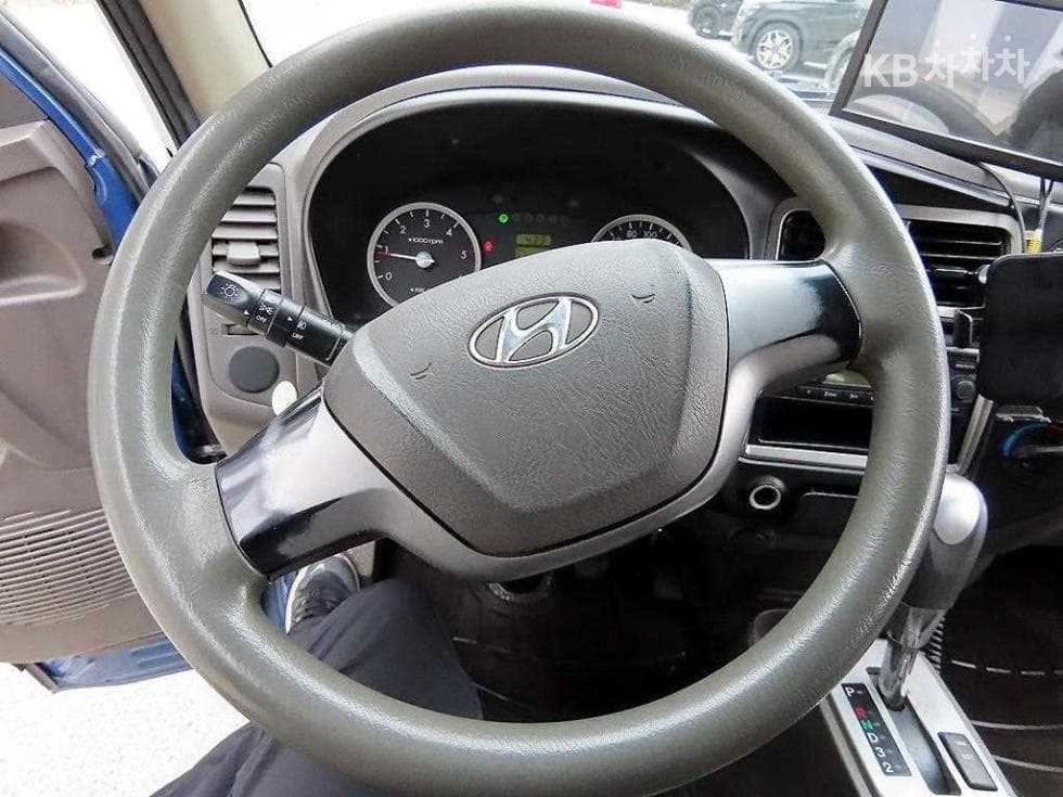 Hyundai Porter 2Extra Long Super Cab CRDi DLX Standard - 9