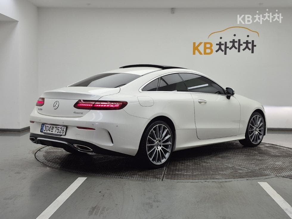 Mercedes-Benz E-Class (W213)E450 4MATIC Coupe Standard - 4