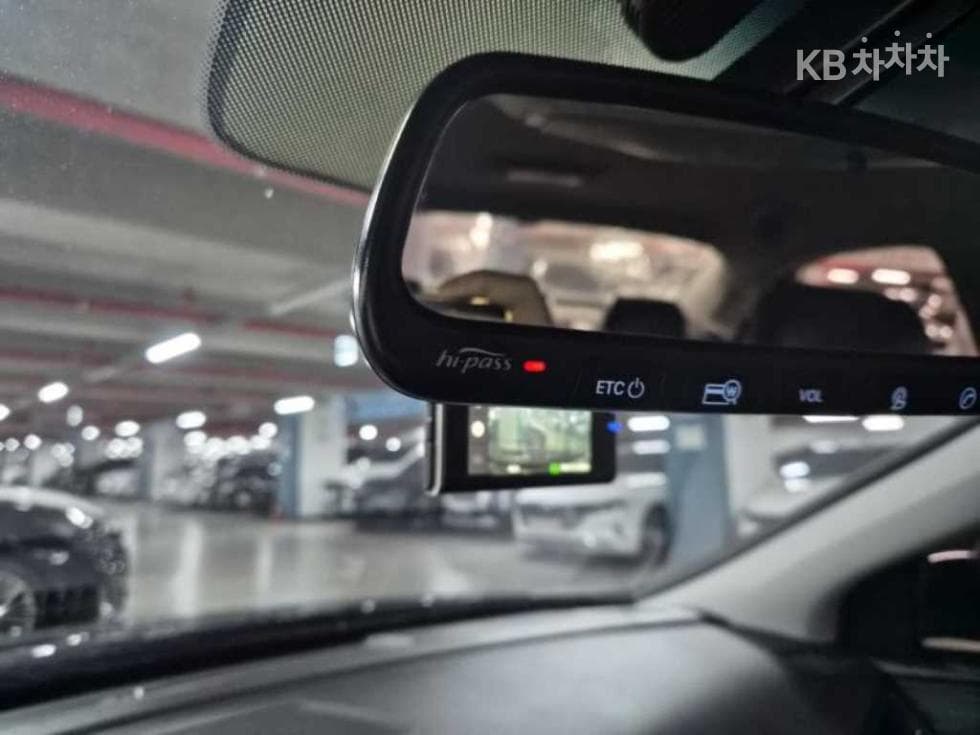 Hyundai Sonata LF2.0 Premium Standard - 12