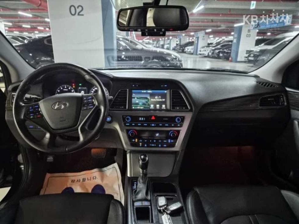 Hyundai Sonata LF2.0 Premium Standard - 14