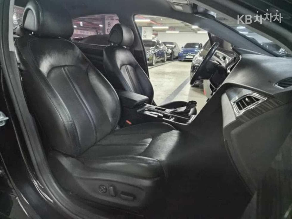 Hyundai Sonata LF2.0 Premium Standard - 15