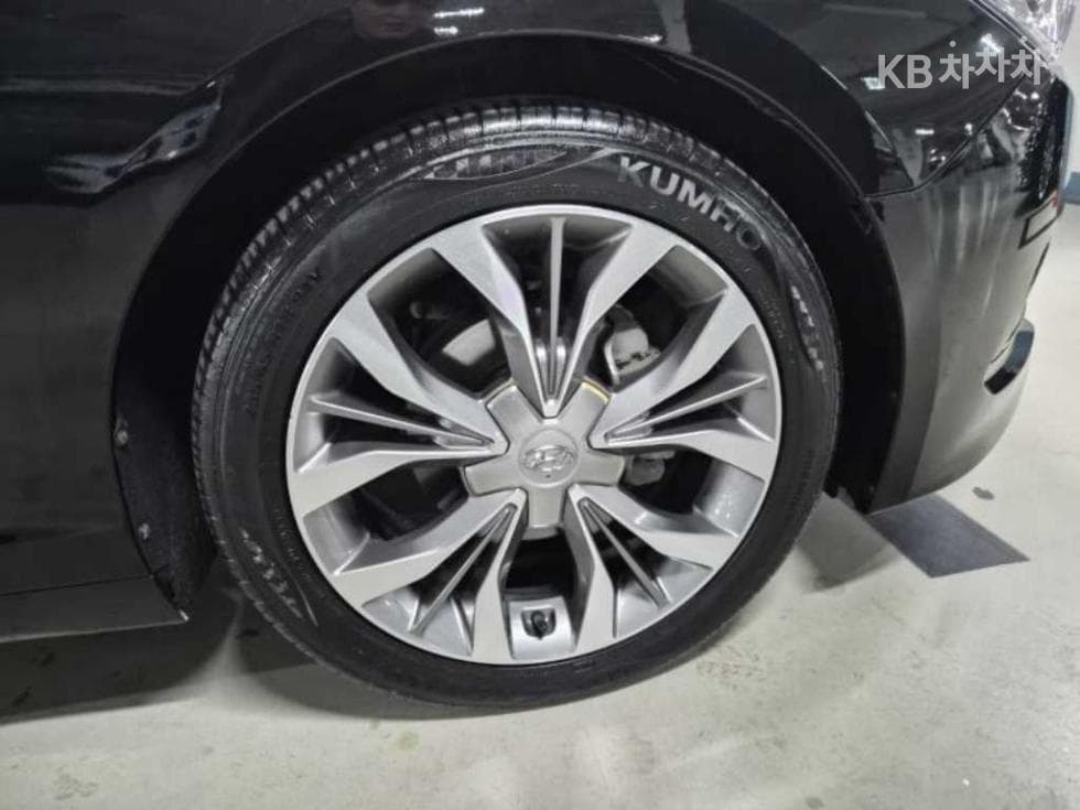 Hyundai Sonata LF2.0 Premium Standard - 19