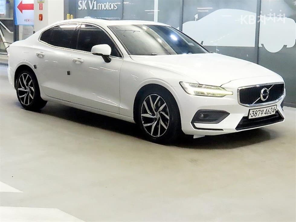 Volvo S60 3rd Gen 2.0 T5 Momentum - Image 1