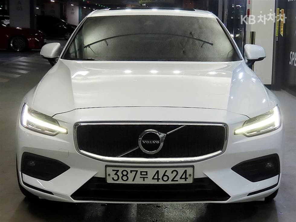 Volvo S60 3rd Gen2.0 T5 Momentum - 2