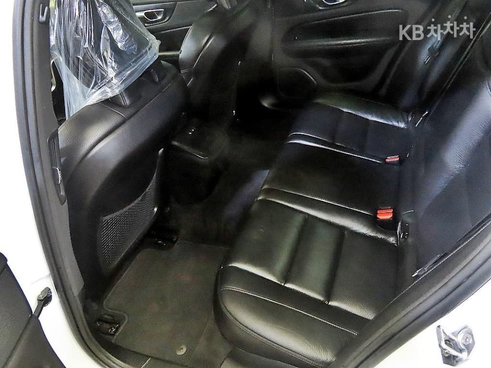 Volvo S60 3rd Gen2.0 T5 Momentum - 7