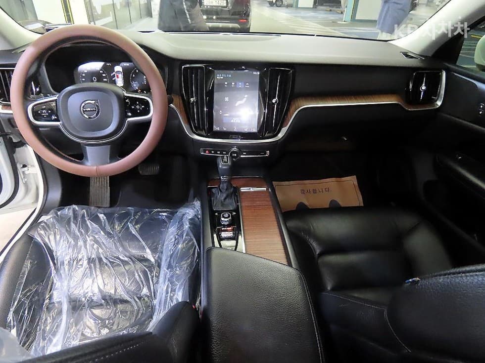 Volvo S60 3rd Gen2.0 T5 Momentum - 10