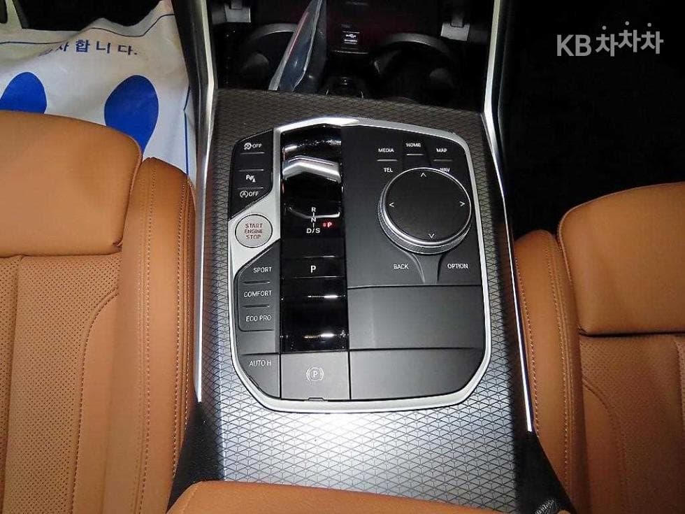 BMW 3 Series (G20)320i M Sport - 12