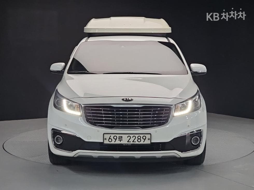 Kia All New Carnival9-seater 2.2 Diesel Noblesse - 2