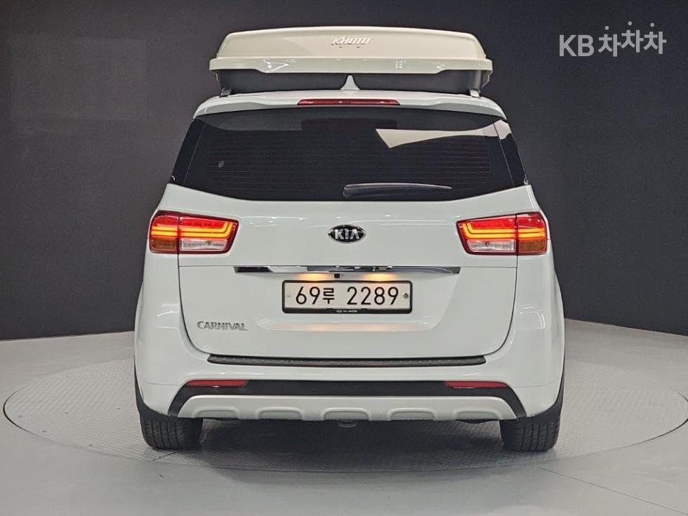 Kia All New Carnival9-seater 2.2 Diesel Noblesse - 3