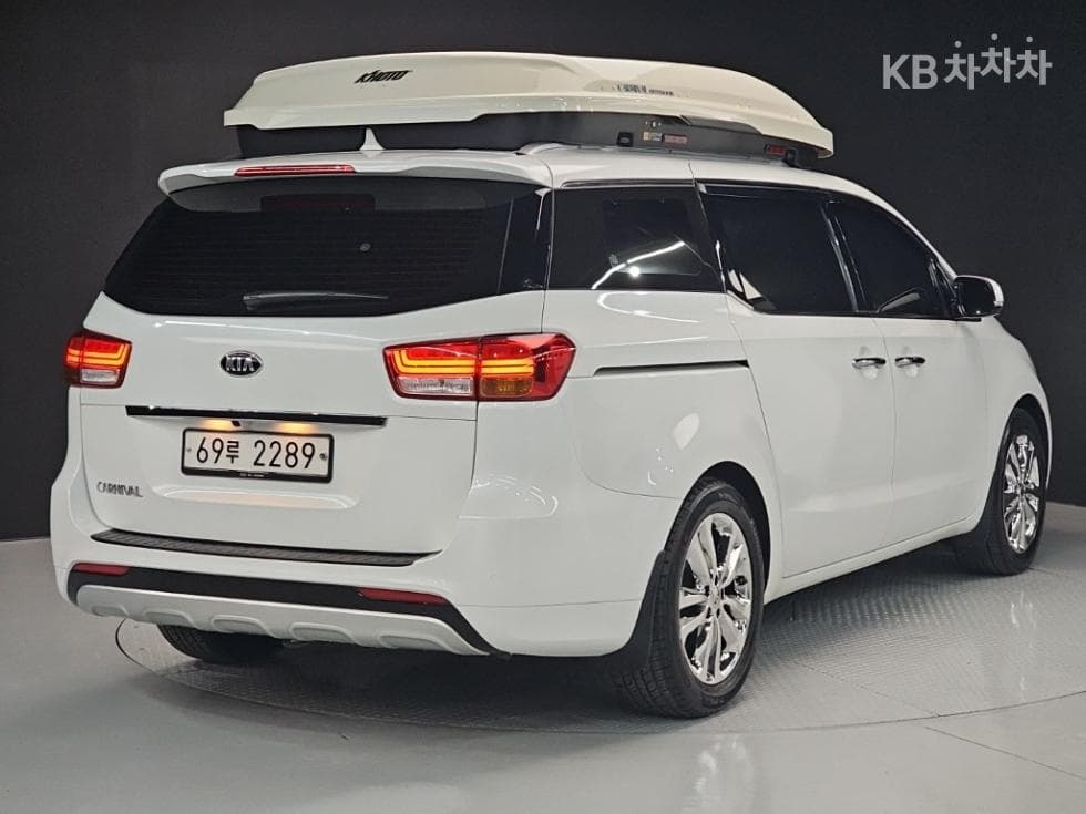 Kia All New Carnival9-seater 2.2 Diesel Noblesse - 4
