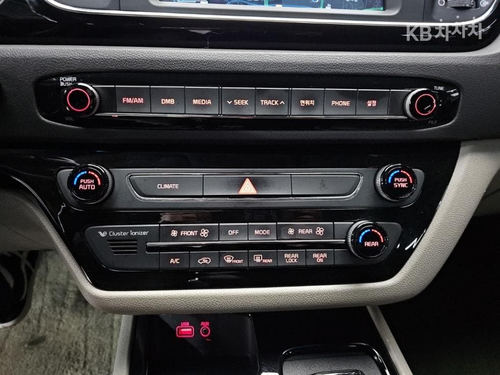 Kia All New Carnival9-seater 2.2 Diesel Noblesse - 10