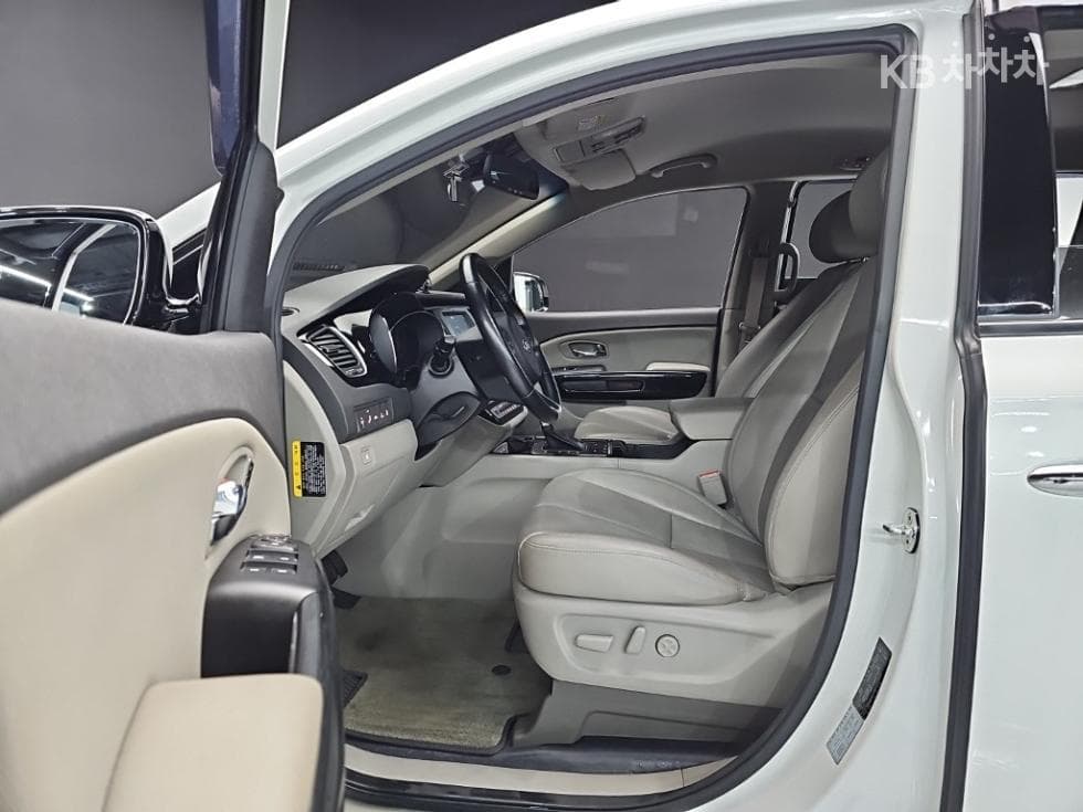 Kia All New Carnival9-seater 2.2 Diesel Noblesse - 11