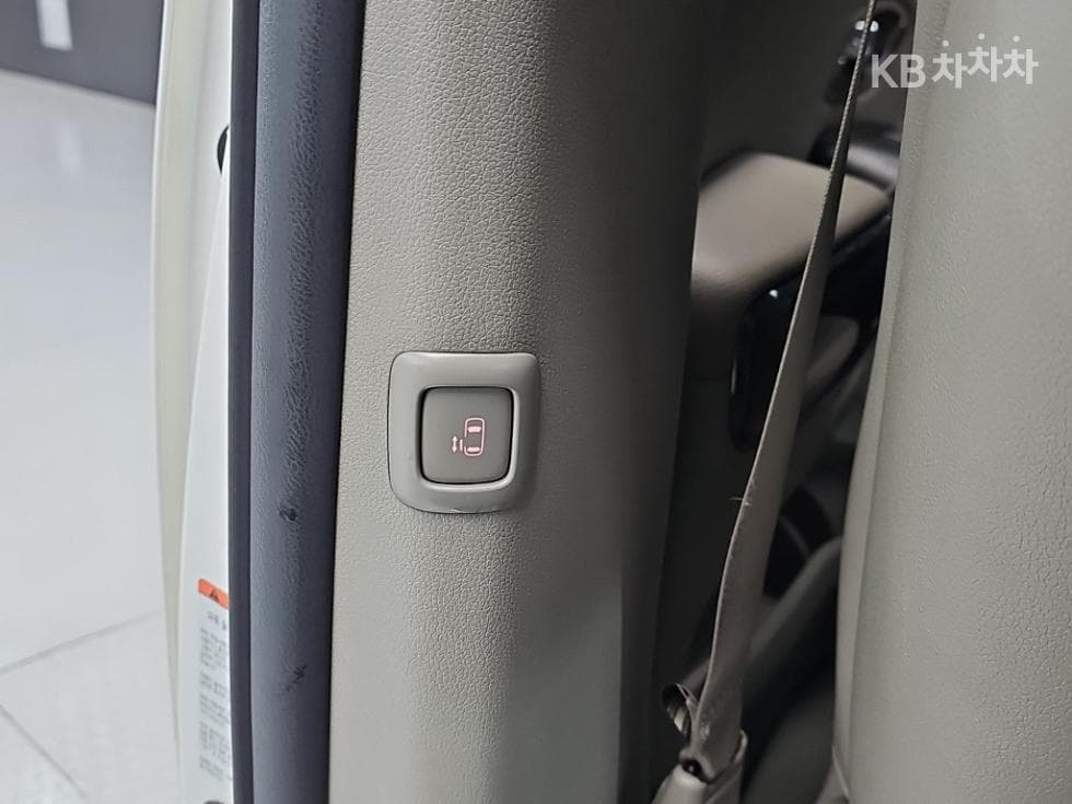 Kia All New Carnival9-seater 2.2 Diesel Noblesse - 15