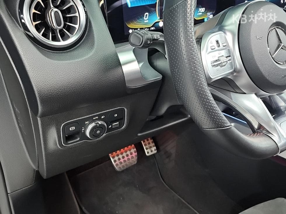 Mercedes-Benz GLB(X247)M-AMG GLB 35 4Matic - 17