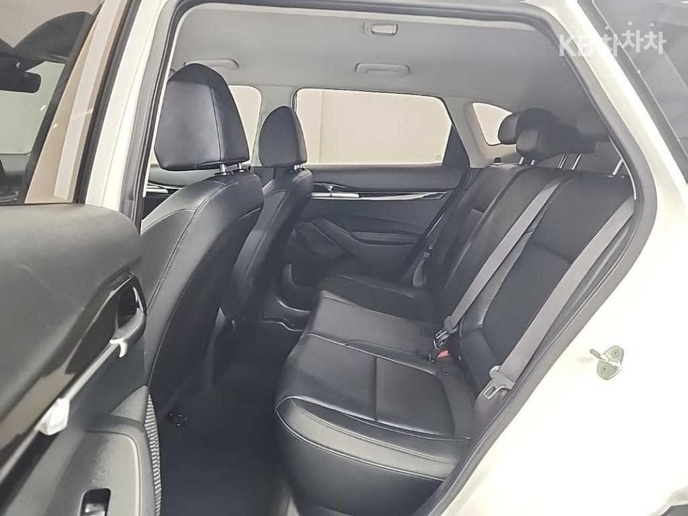 Kia Seltos1.6 Gasoline Turbo 2WD Trendy - 12