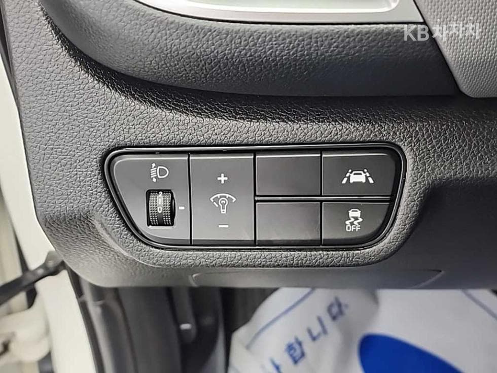 Kia Seltos1.6 Gasoline Turbo 2WD Trendy - 16