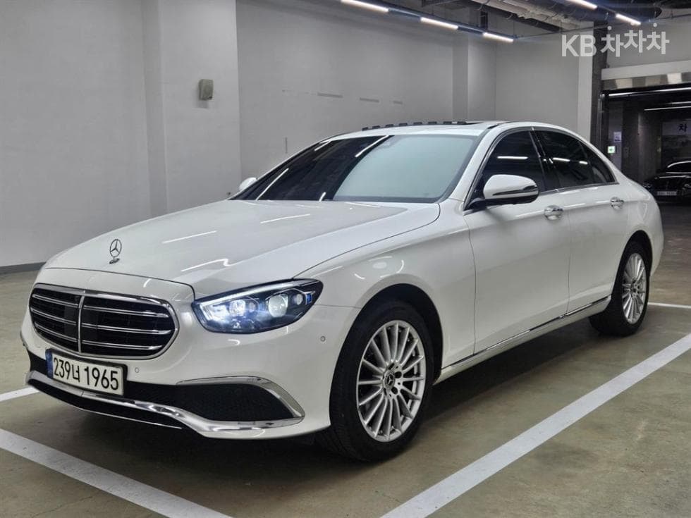 Mercedes-Benz E-Class (W213) E220d 4MATIC Exclusive - Image 1