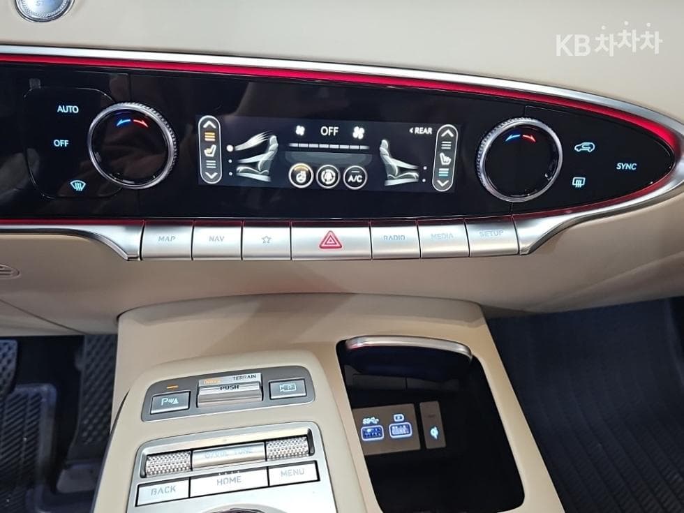 Genesis GV70Gasoline 2.5T AWD - 13