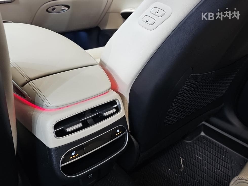 Genesis GV70Gasoline 2.5T AWD - 15