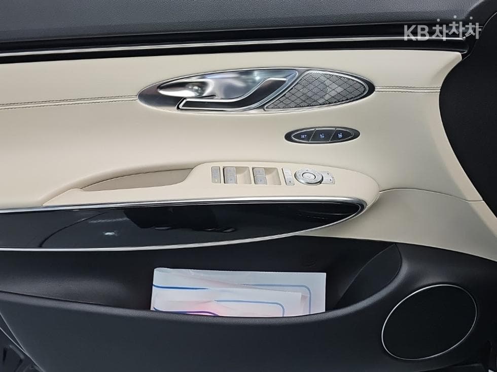 Genesis GV70Gasoline 2.5T AWD - 16