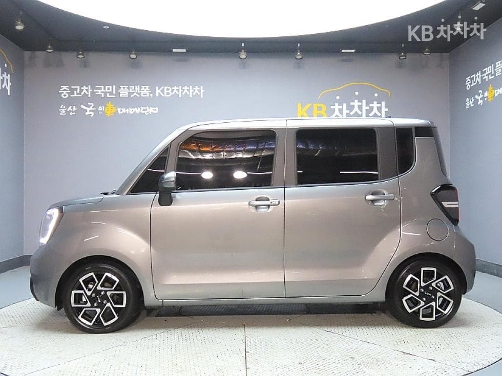 Kia The New (facelift) Kia Ray (van)1.0 Gasoline Signature - 5
