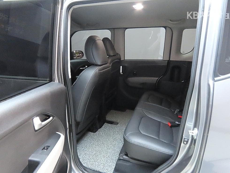 Kia The New (facelift) Kia Ray (van)1.0 Gasoline Signature - 11