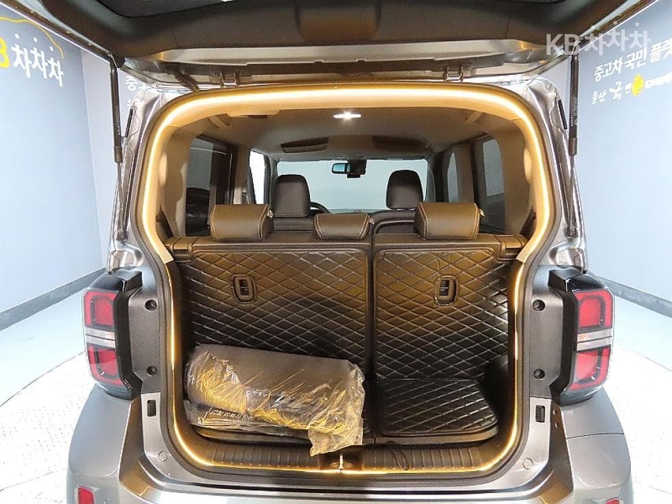 Kia The New (facelift) Kia Ray (van)1.0 Gasoline Signature - 19