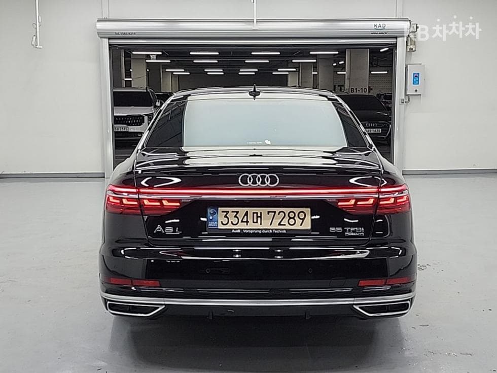Audi A8 (D5)55 TFSI Quattro LWB - 3