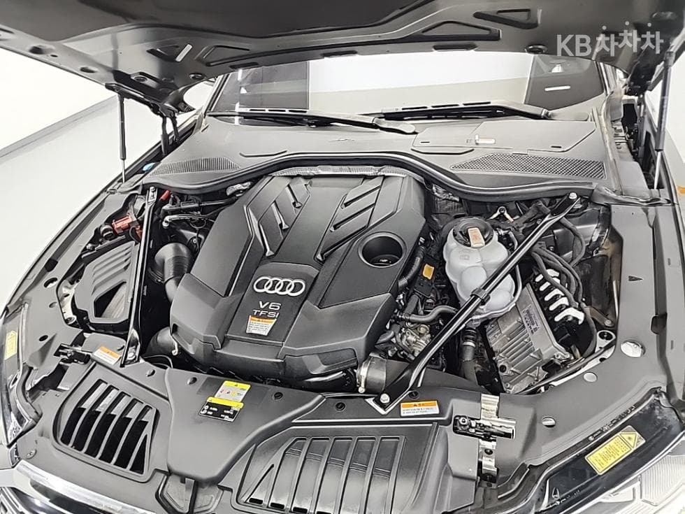Audi A8 (D5)55 TFSI Quattro LWB - 5