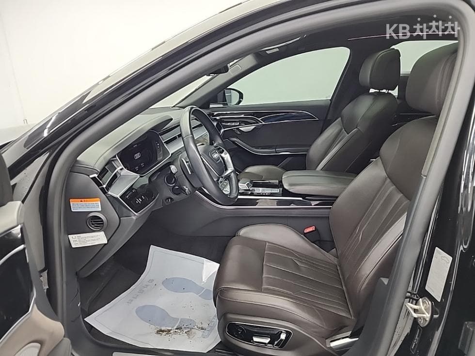 Audi A8 (D5)55 TFSI Quattro LWB - 11