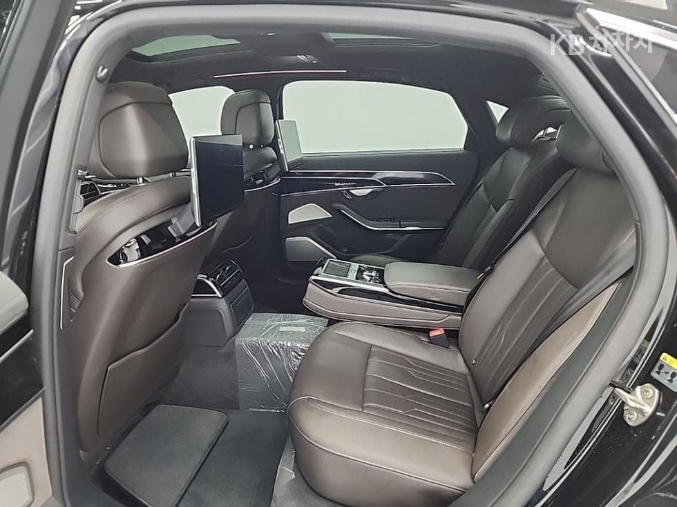 Audi A8 (D5)55 TFSI Quattro LWB - 12