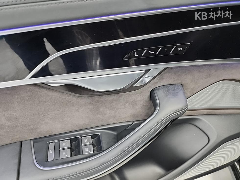 Audi A8 (D5)55 TFSI Quattro LWB - 15