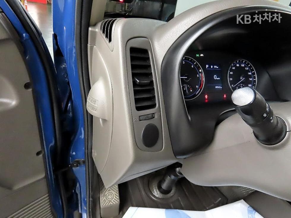 Hyundai Porter 2Extra Long Super Cab CRDi Smart - 11
