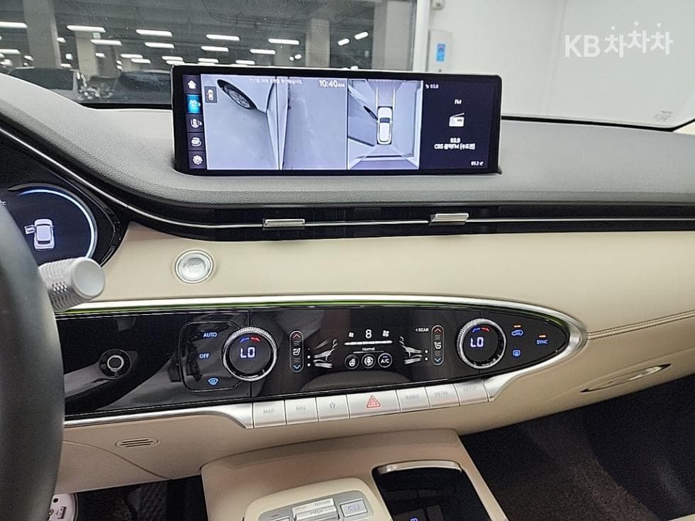 Genesis GV70Gasoline 2.5T AWD - 10