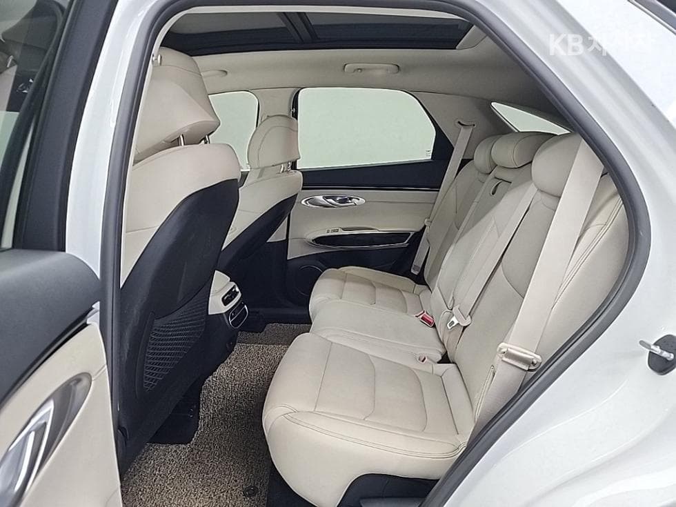 Genesis GV70Gasoline 2.5T AWD - 12